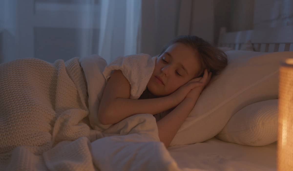  cómo dormir con dos almohadas