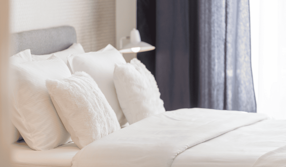 cómo hacer una cama de hotel con nórdico